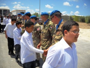 Esercito,_bersaglieri_della_Garibaldi_ricevono_studenti_libanesi