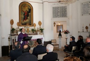 Un momento della commemorazione dei caduti al Sacrario di Piazza Gramsci
