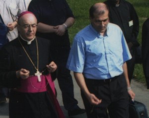 Don Sabatino insieme al compianto Vescovo Schettino
