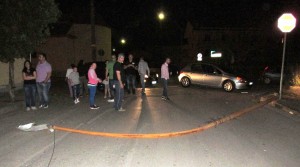 Cadendo il palo ha invaso l'intera carreggiata